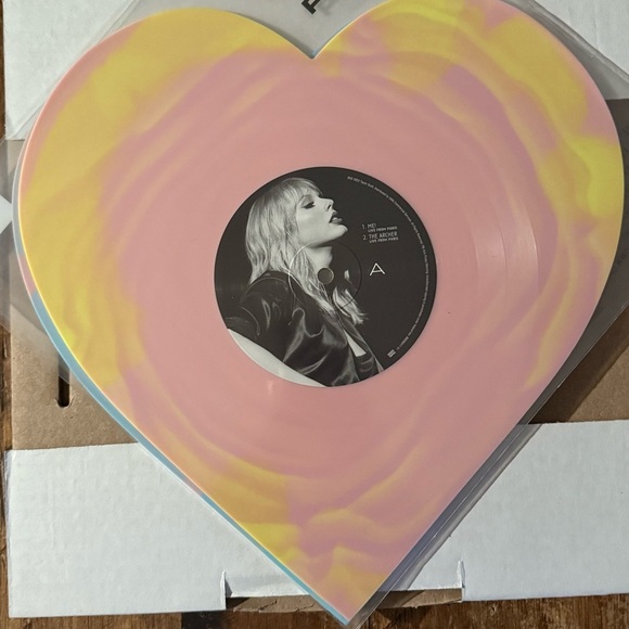 Taylor Swift  Lover Live From Paris Heart Shaped Vinyl 2025 LIMITED - Picture 1 of 5